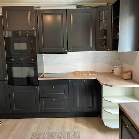 Apartment Close To The Sea With Parking And Garden Arendal