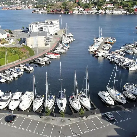 Close To The Sea With Parking And Garden * آرندال