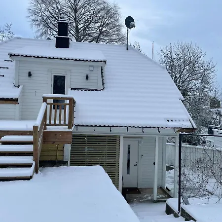 Close To The Sea With Parking And Garden Leilighet *