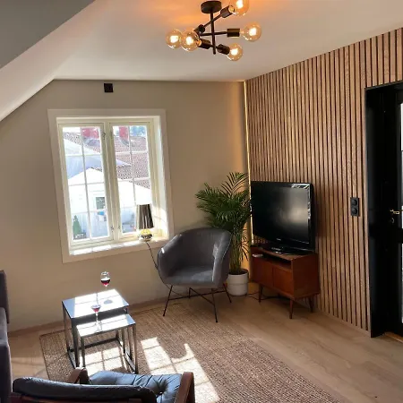 Close To The Sea With Parking And Garden Διαμέρισμα Arendal