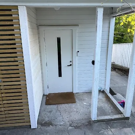 Close To The Sea With Parking And Garden Διαμέρισμα Arendal