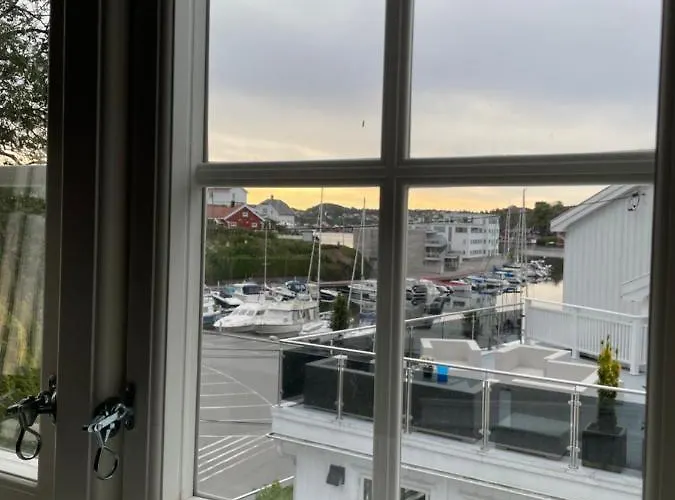 Close To The Sea With Parking And Garden Apartment Arendal