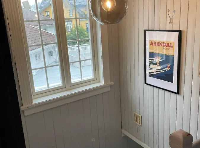 Apartment Close To The Sea With Parking And Garden Arendal