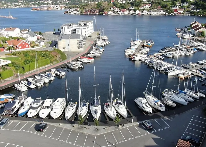Close To The Sea With Parking And Garden * Арендаль